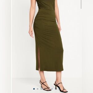 NWT Old Navy Ruched Midi Skirt - Women’s M